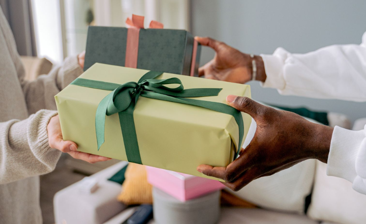 WhatUTalkingBoutWillis Gifts: Unwrapping Unique Treasures That Speak Volumes the most disliked host a case study (7)WhatUTalkingBoutWillis Gifts